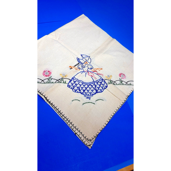 Vintage 1940s-50s Hand-Embriodered Tablecloth-Bonnet Girl Design 32" x 32" - Picture 1 of 16